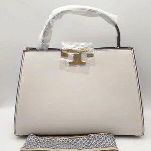 Brand new Tory Burch apricot handbag.